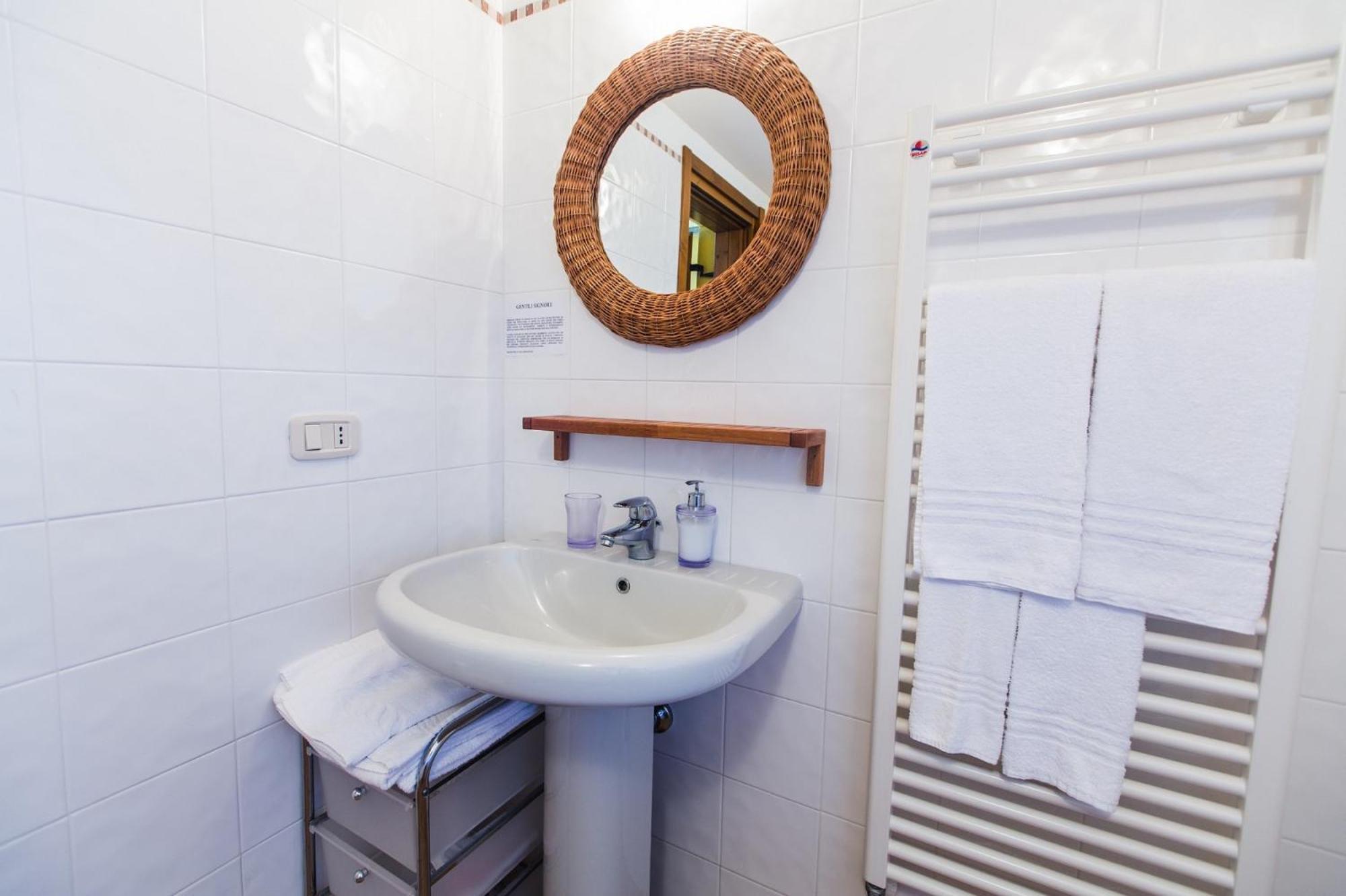Appartamenti E Affittacamere Le Due Ruote Alberese Room photo